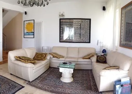 Osti לינה וארוחת בוקר