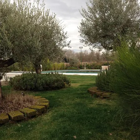 לינה וארוחת בוקר Osti